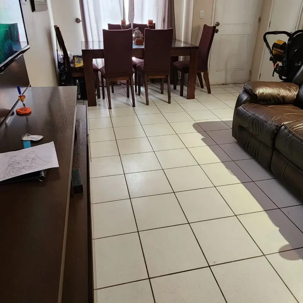 Se arrienda Casa sector Norte de Antofagasta, ubicada en calle Oficina Lina, Condominio Patagua. Valor arriendo $650.000 con gastos comunes incluidos.