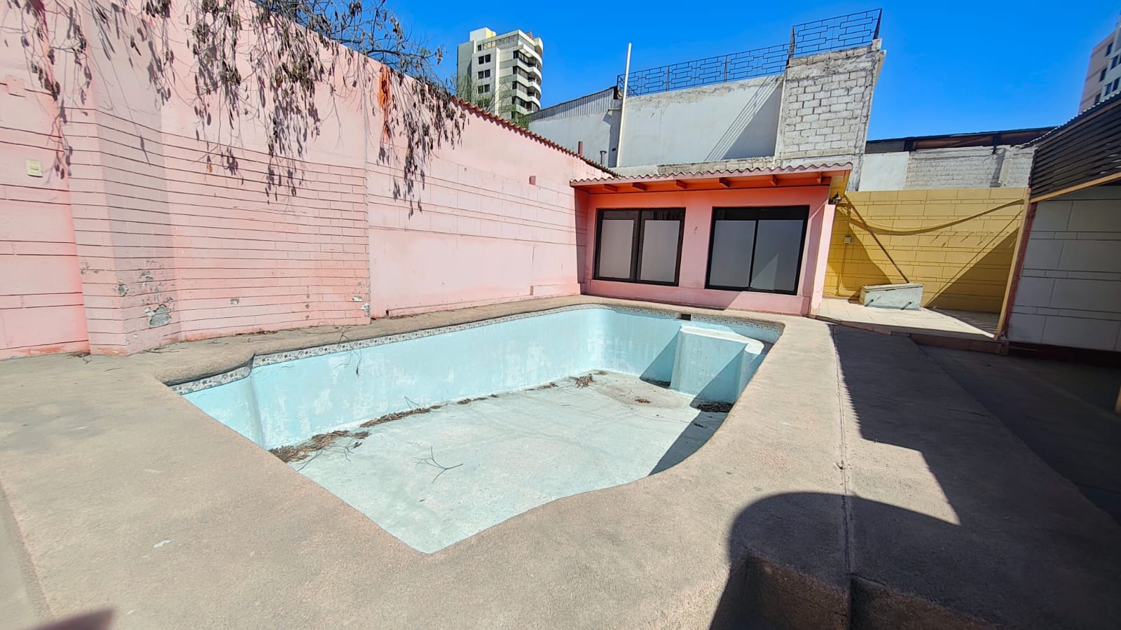 Se vende propiedad ubicada en calle Avelino Contardo, sector centro sur en la ciudad de Antofagasta.
