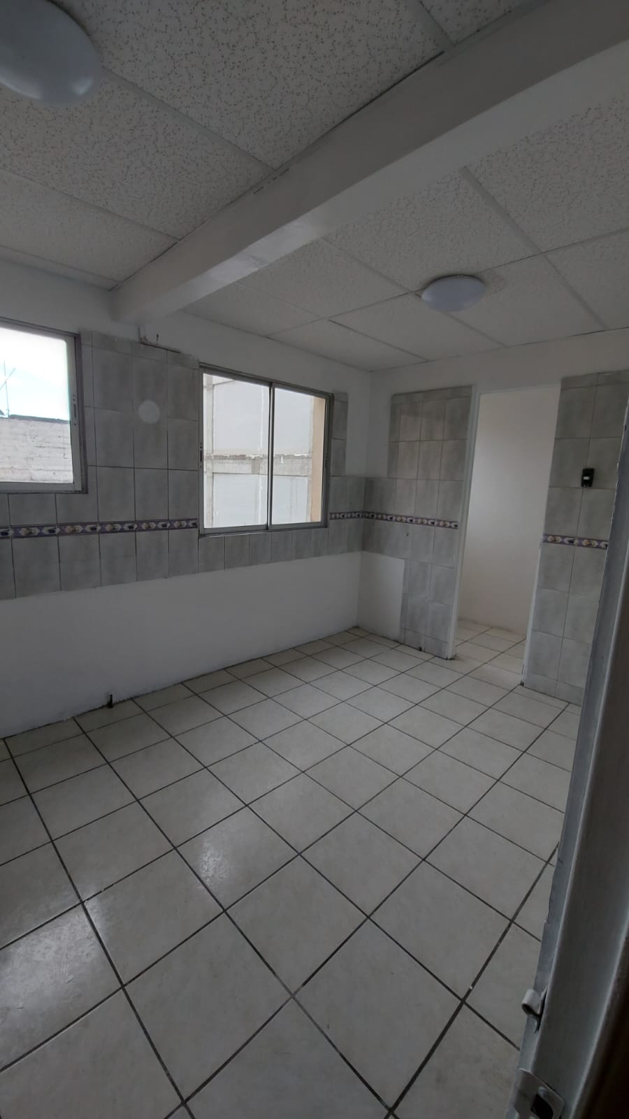Se arrienda amplio departamento o vende para uso de oficinas, ubicado en el sector centro de Antofagasta, en calle Latorre.