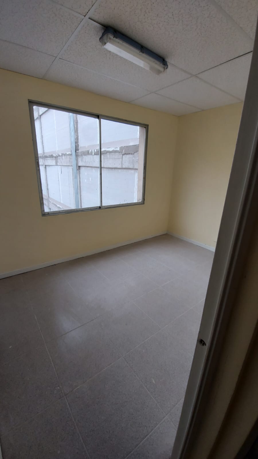 Se vende de amplio departamento para uso habitacional u oficinas